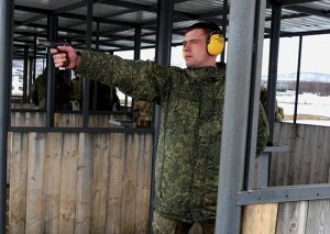 В Североморске и Спутнике военные соревновались в стрельбе