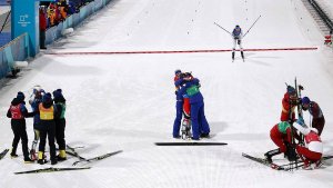 Что же они творят на этой Олимпиаде?! У России – медаль в лыжной эстафете!