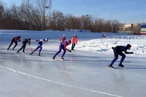 В Оленегорске состоялись соревнования по конькобежному спорту "Закрытие зимнего сезона"