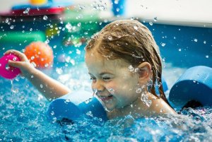 Как плавание влияет на развитие ребенка thumbnail