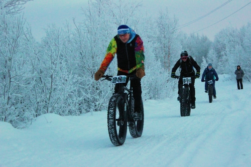 Зимой соревновались на велосипедах